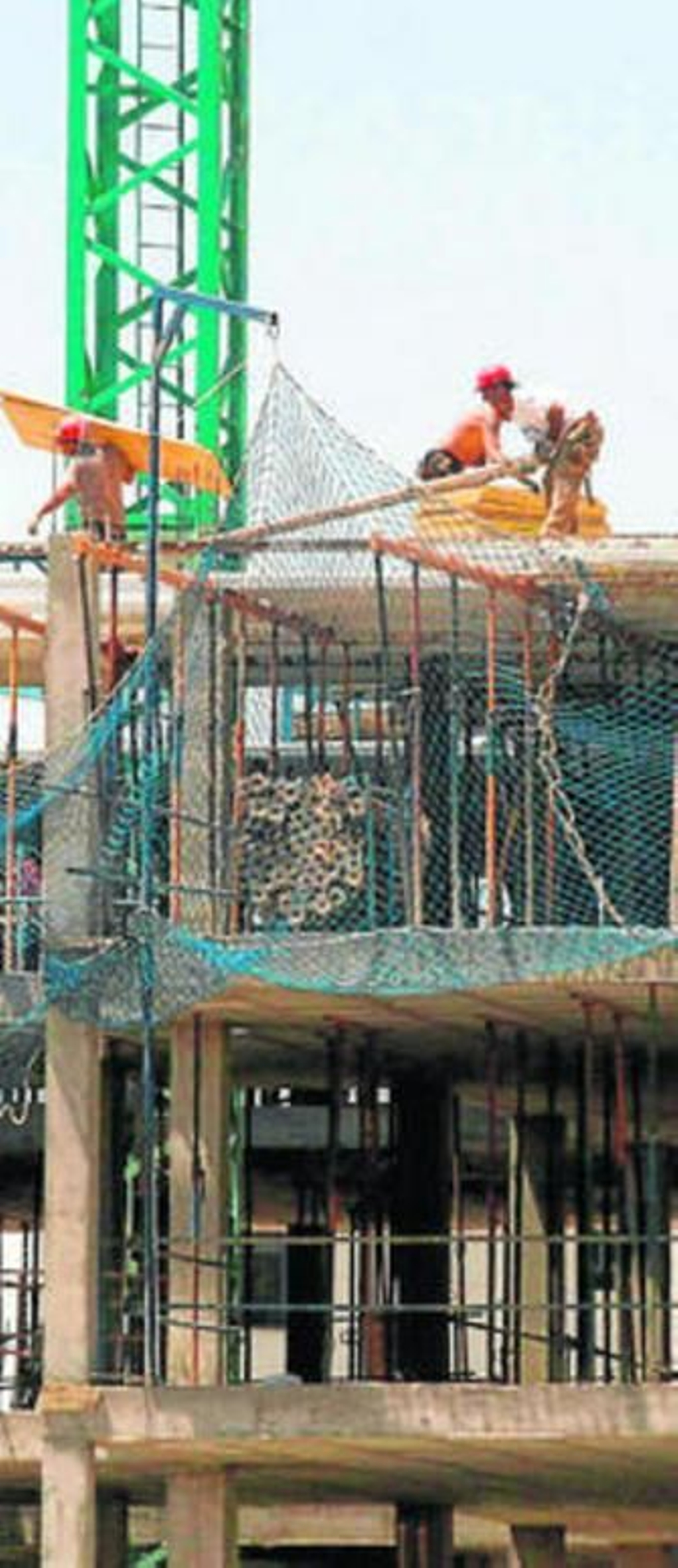 Un bloque de pisos en construcción.