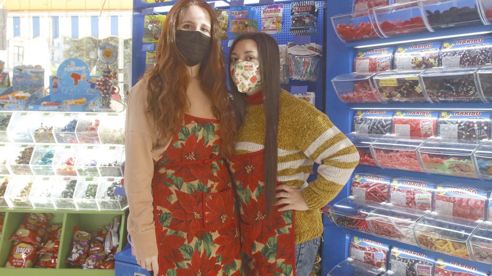 Miriam León y Carmen Espinar en El palacio de los caramelos.