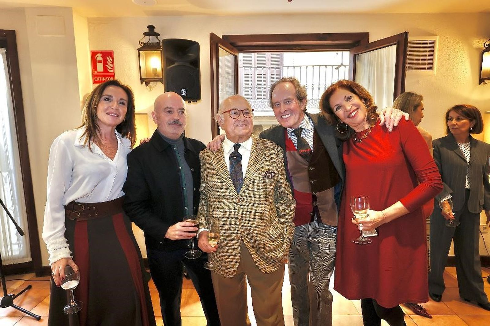 Imágenes de la celebración del 90 cumpleaños de Tony Benítez en Sevilla