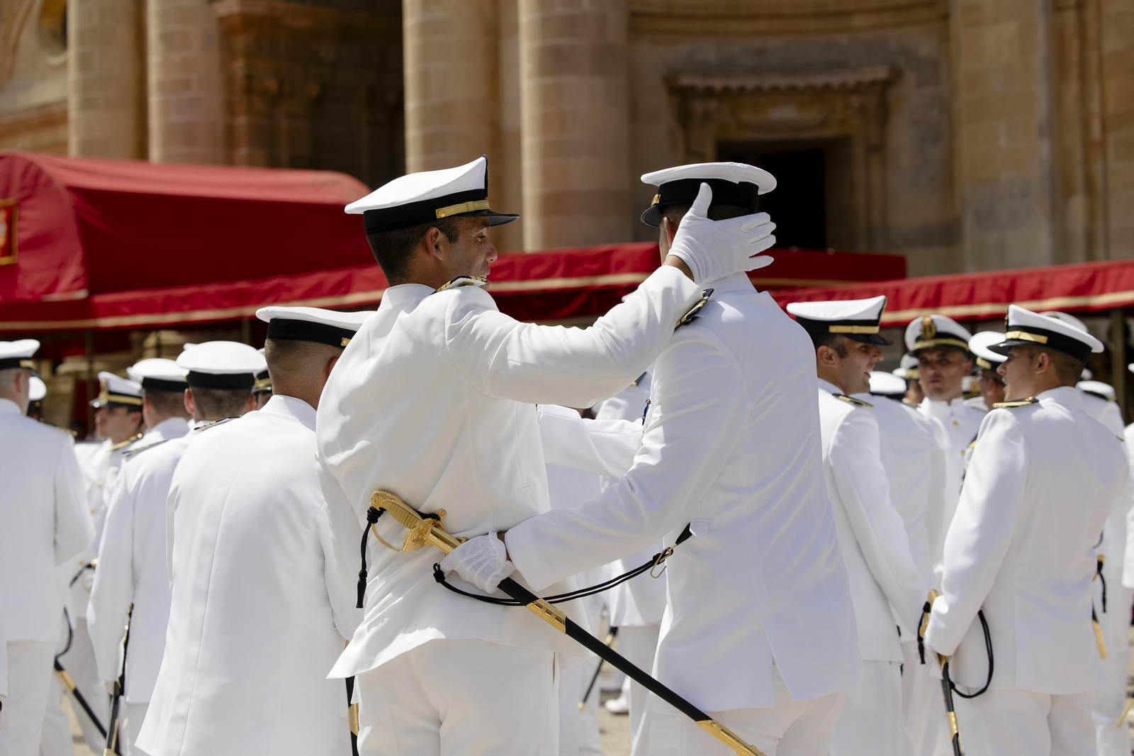 Imágenes de la entrega de los Reales Despachos presidida por  El Rey Felipe VI en San Fernando.