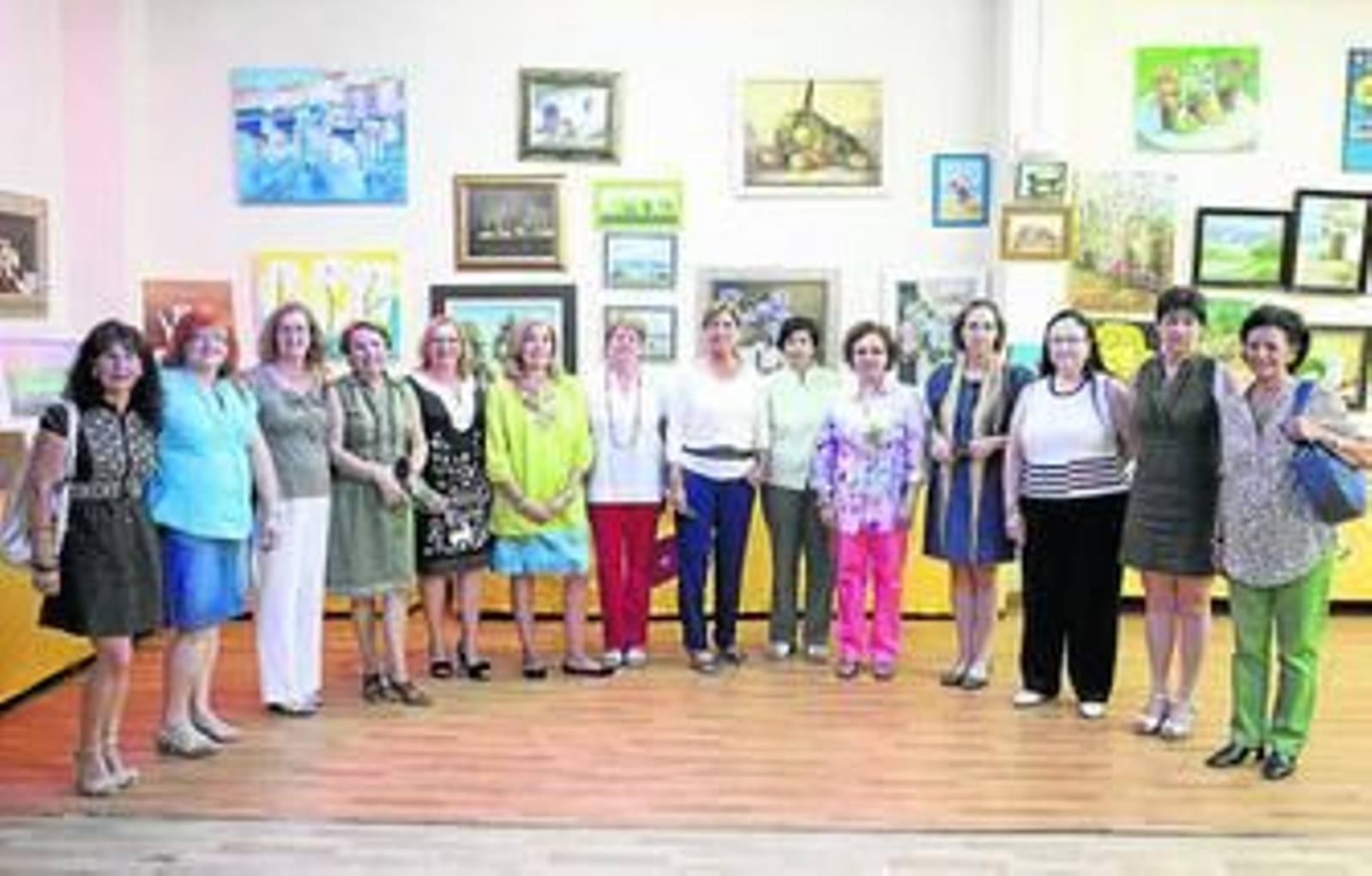 Socias y profesoras de Nido Vacío en la exposición de los trabajos realizados durante este curso.