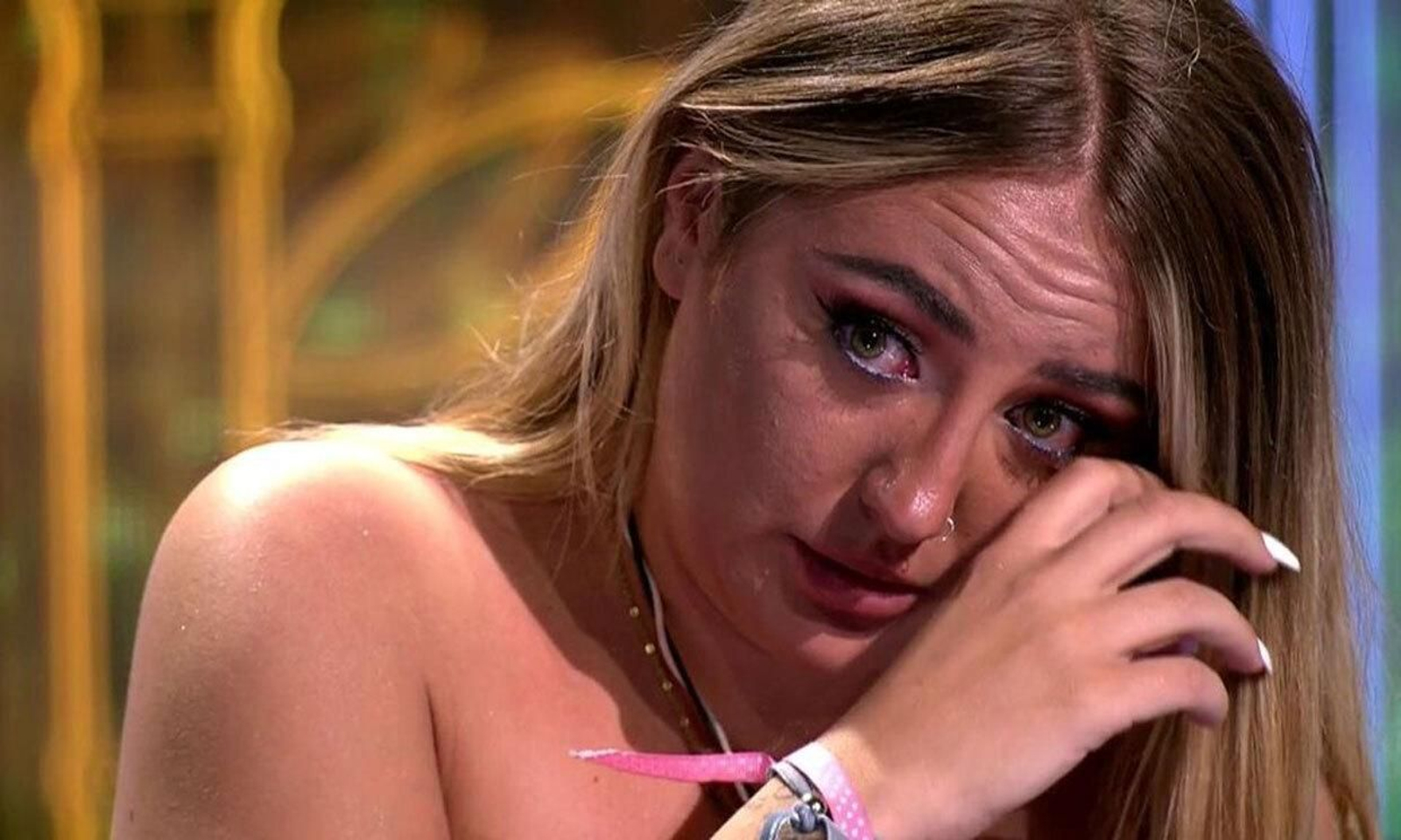 Rocío Flores, nieta de Rocío Jurado, llorando en el debate de 'Supervivientes'. Rocío Flores, nieta de Rocío Jurado, llorando en el debate de 'Supervivientes'.