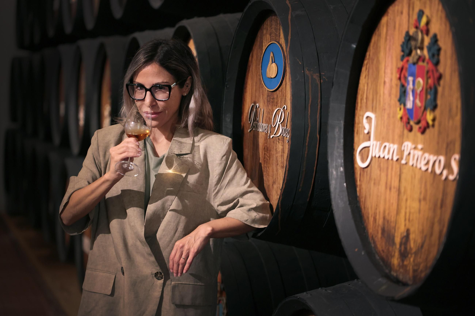 La directora de la Barcelona Wine Week, en la sede del Consejo Regulador de  los vinos de Jerez.
