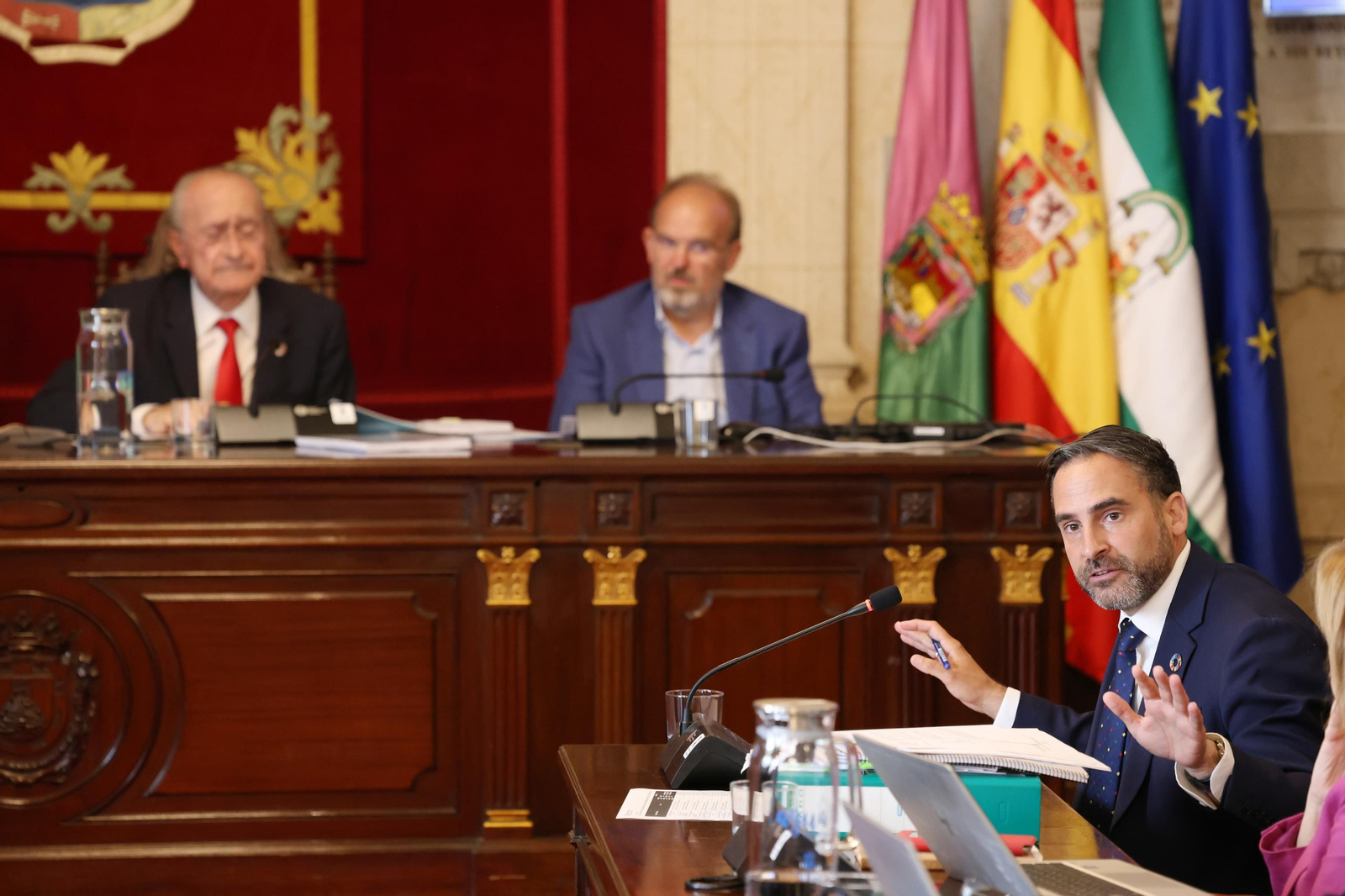 Dani Pérez, en primer plano, durante el Pleno sobre Smassa; con el alcalde, Francisco de la Torre, a la izquierda. Dani Pérez, en primer plano, durante el Pleno sobre Smassa; con el alcalde, Francisco de la Torre, a la izquierda.