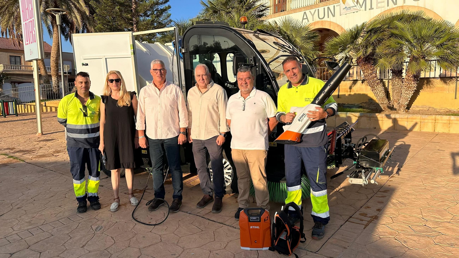 Foto de familia del nuevo servicio de limpieza.