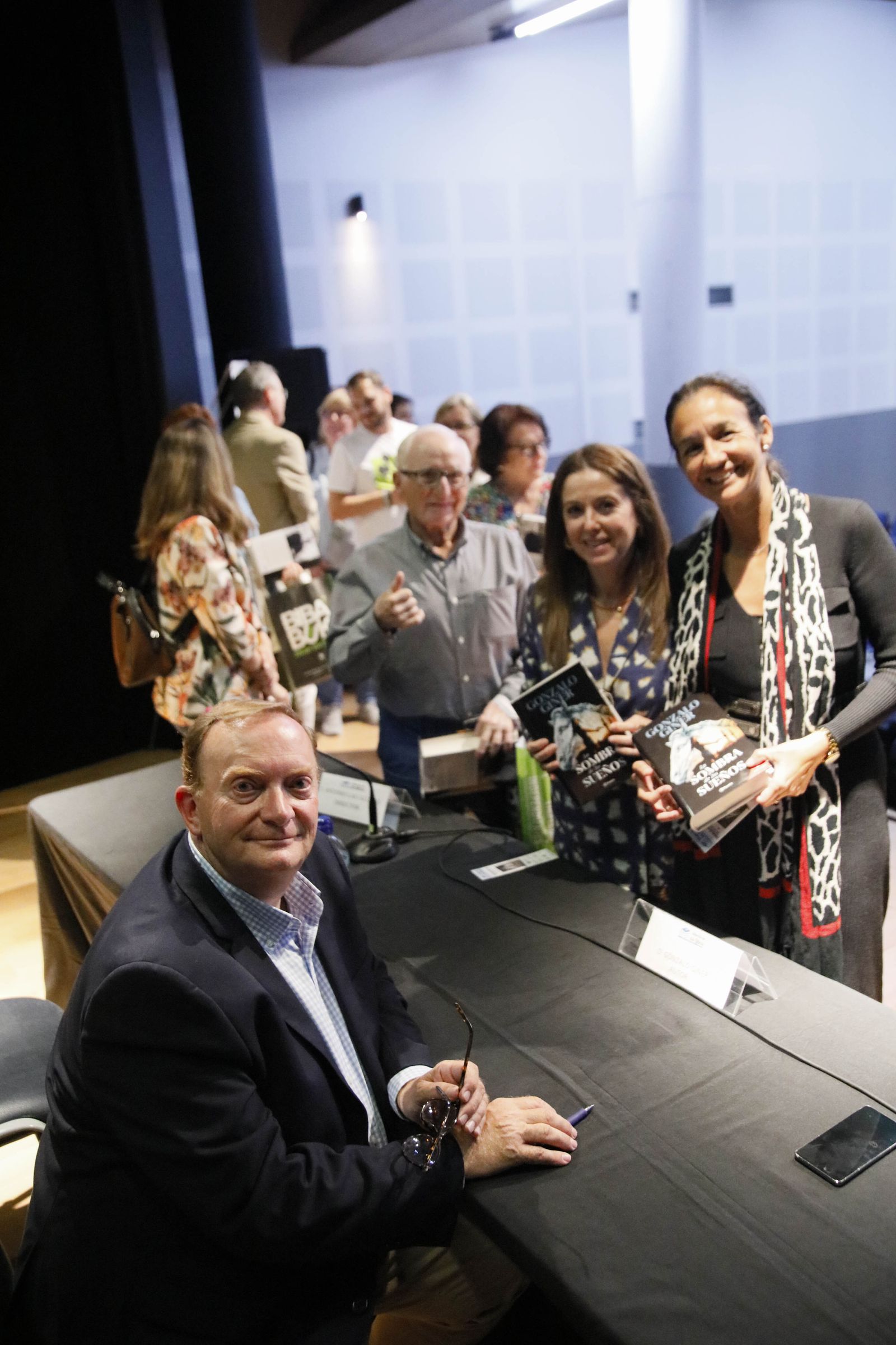 Imágenes del libro "La sombra de los sueños" de Gonzalo Giner