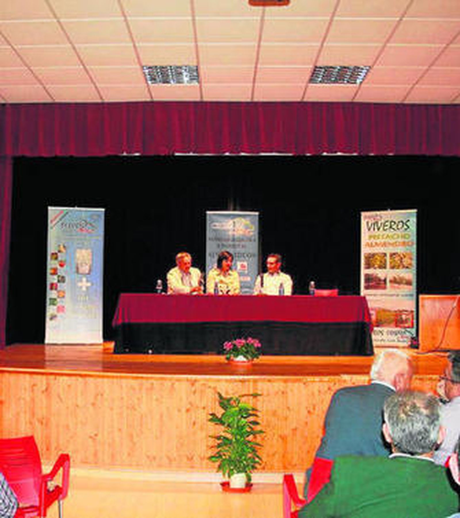 Cristóbal Aránega junto a Emma Sola y Miguel Ángel Zamorano.