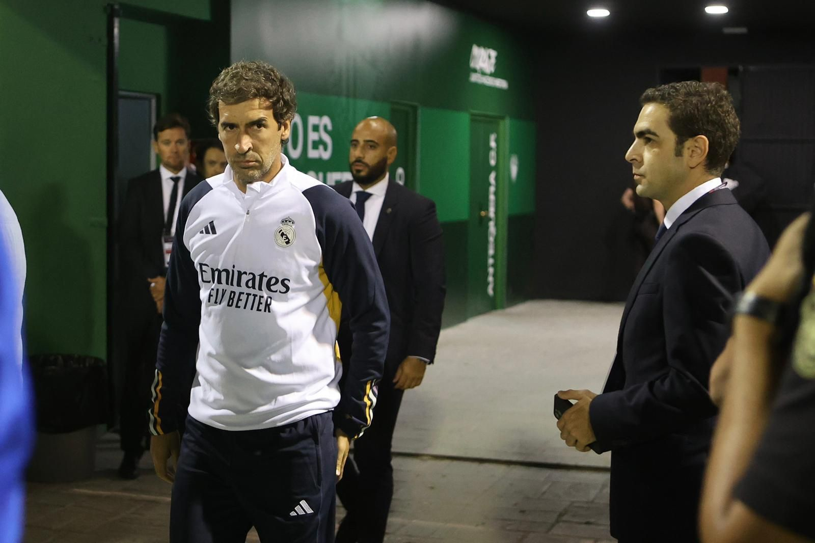 Raúl González, en el túnel de vestuarios de El Maulí