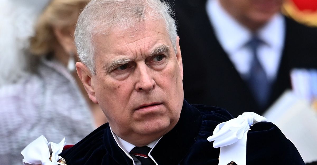 La vergüenza de la familia real británica, Carlos III confina a su hermano Andrés y colaborará con la policía