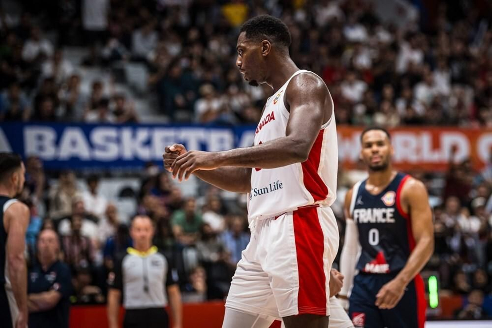 Ejim, en el debut de Canadá en el Mundial