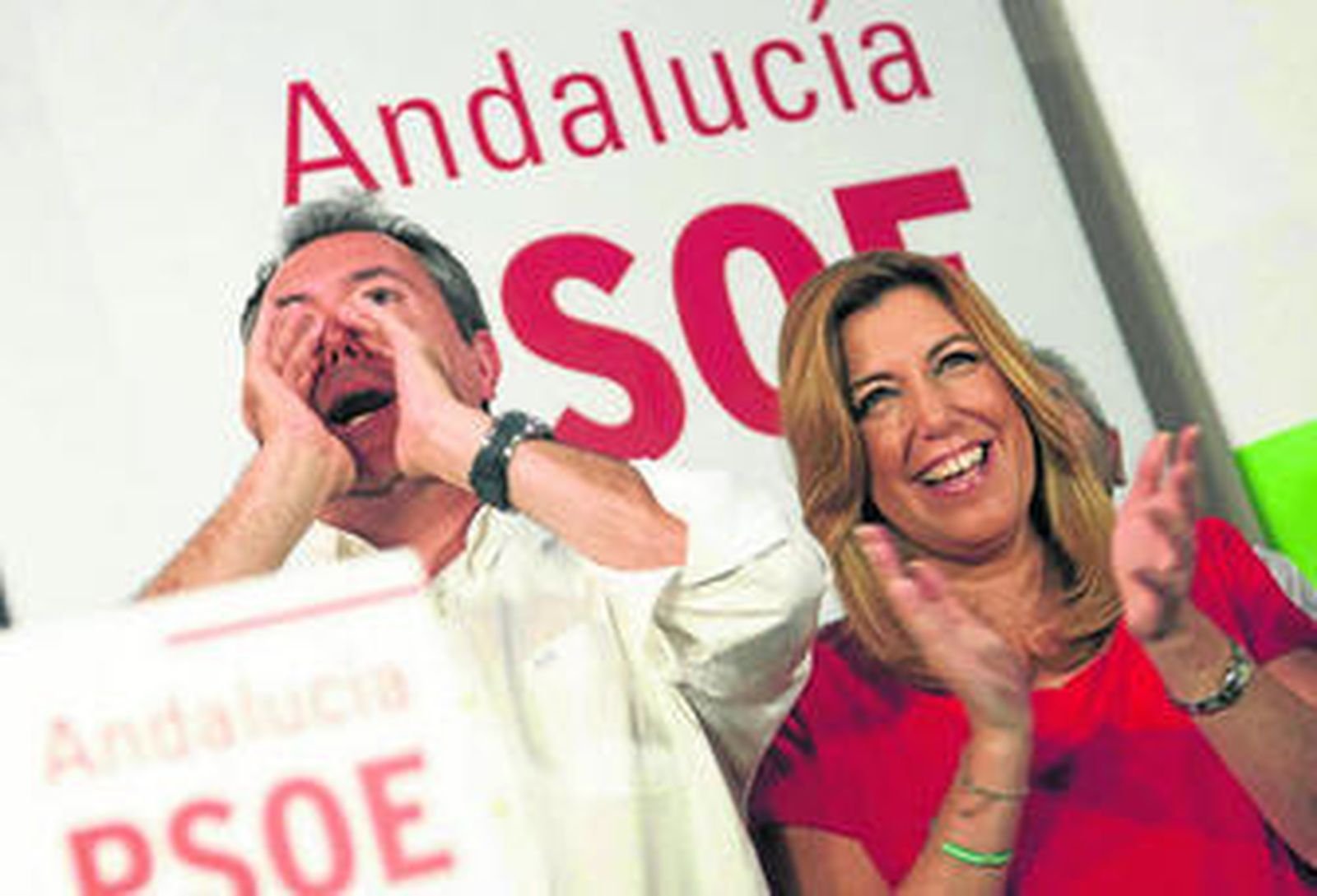Susana Díaz, anoche con su candidato sevillano Juan Espadas.