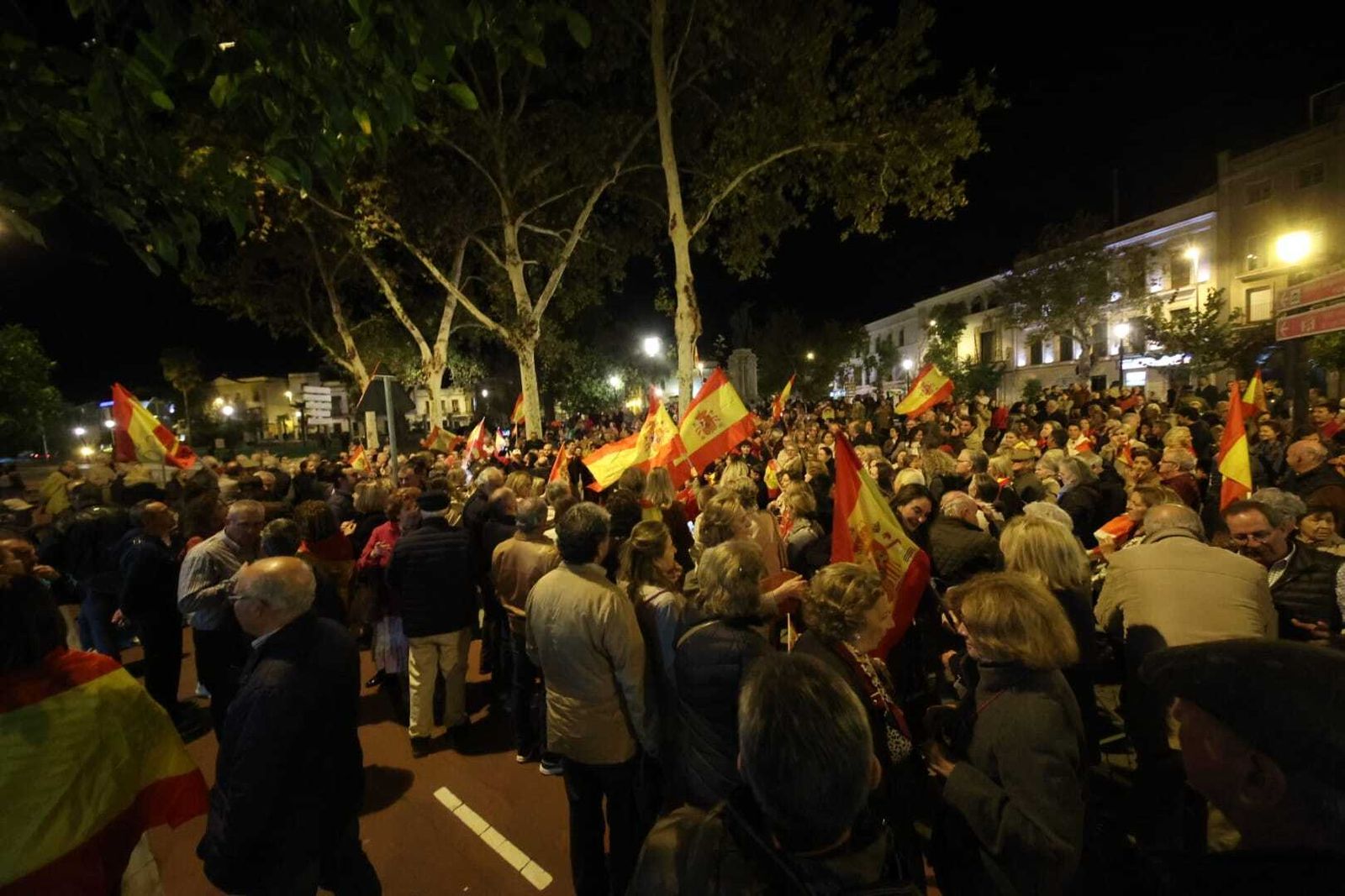 Concentración ante la sede del PSOE en Jerez para protestar contra la amnistía