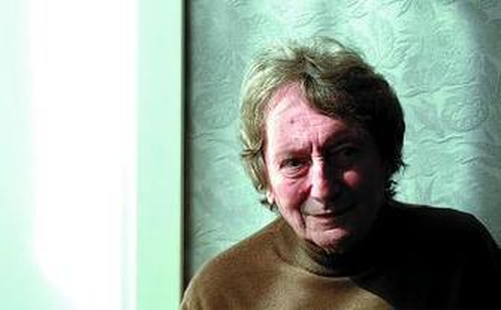 Querejeta posa, ayer, en el Teatro Calderón de Valladolid.