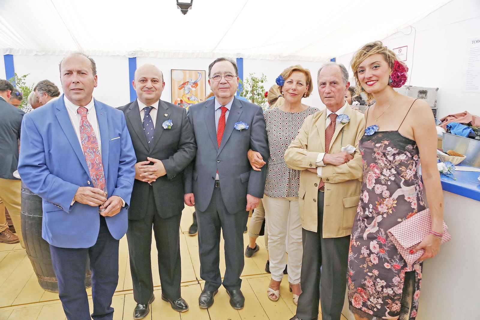 Benjamín Sánchez, junto a Marco AntonioVelo, Joaquín Ortiz Tardío, Pilar Chico, Juan María Vaca y María Teresa Macías, ayer en Diario de Jerez.