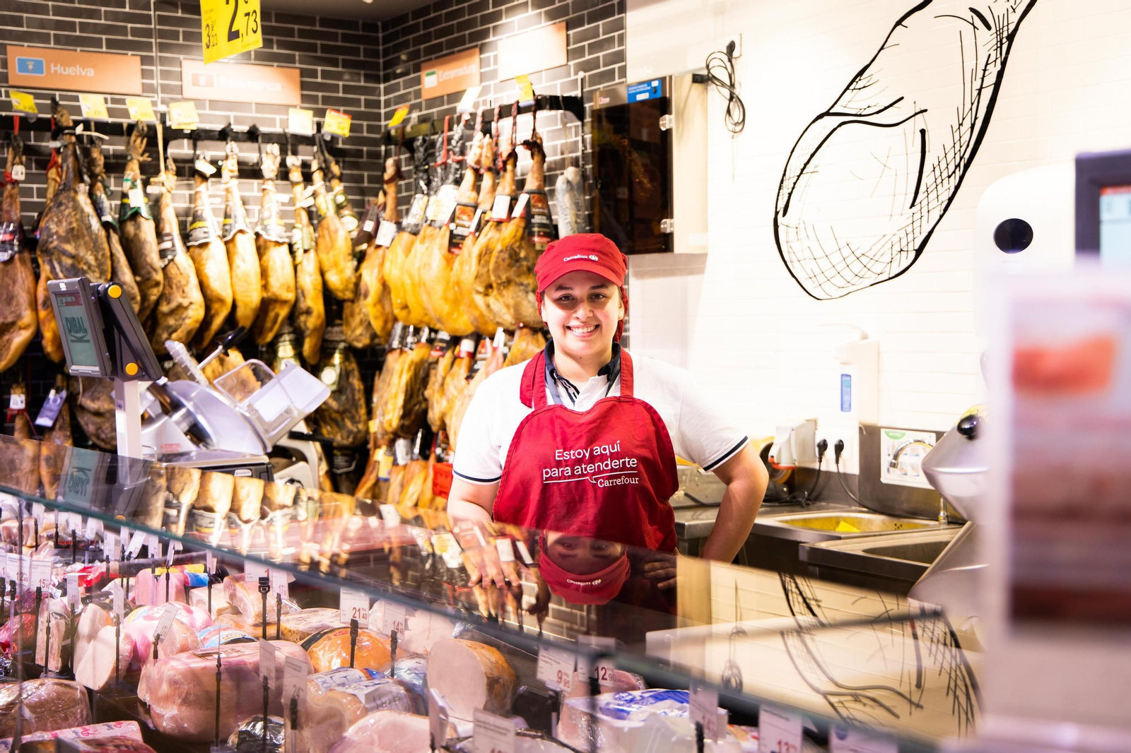 Mariela, una de las beneficiarias, ha conseguido su primer trabajo como carnicera