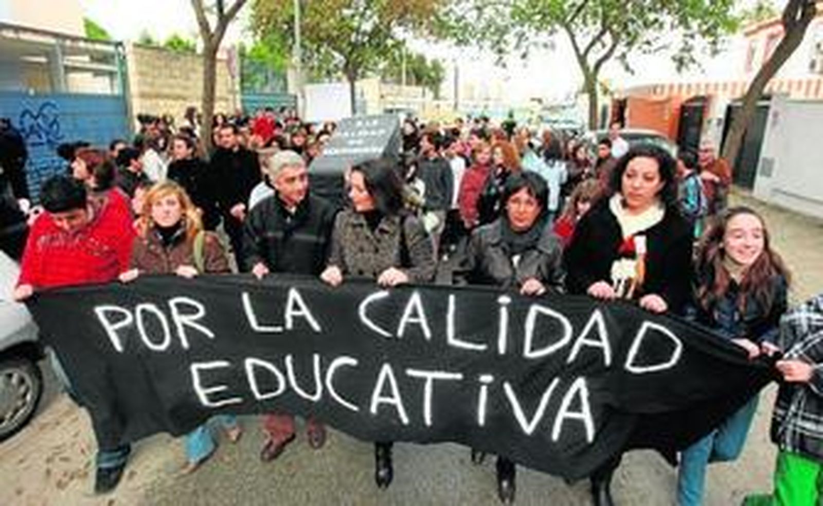 Protestas en las calles de Jerez de asociados de las Ampa en favor de una mejor calidad de la educación pública.