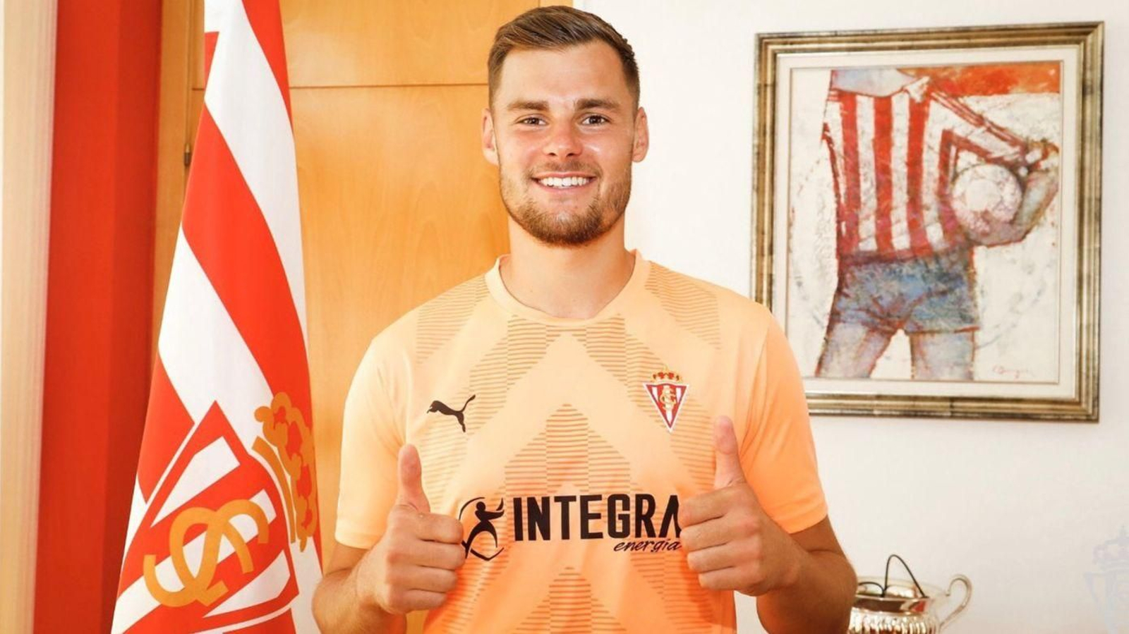 Florentin Bloch, en su presentación como portero del filial del Sporting de Gijón.