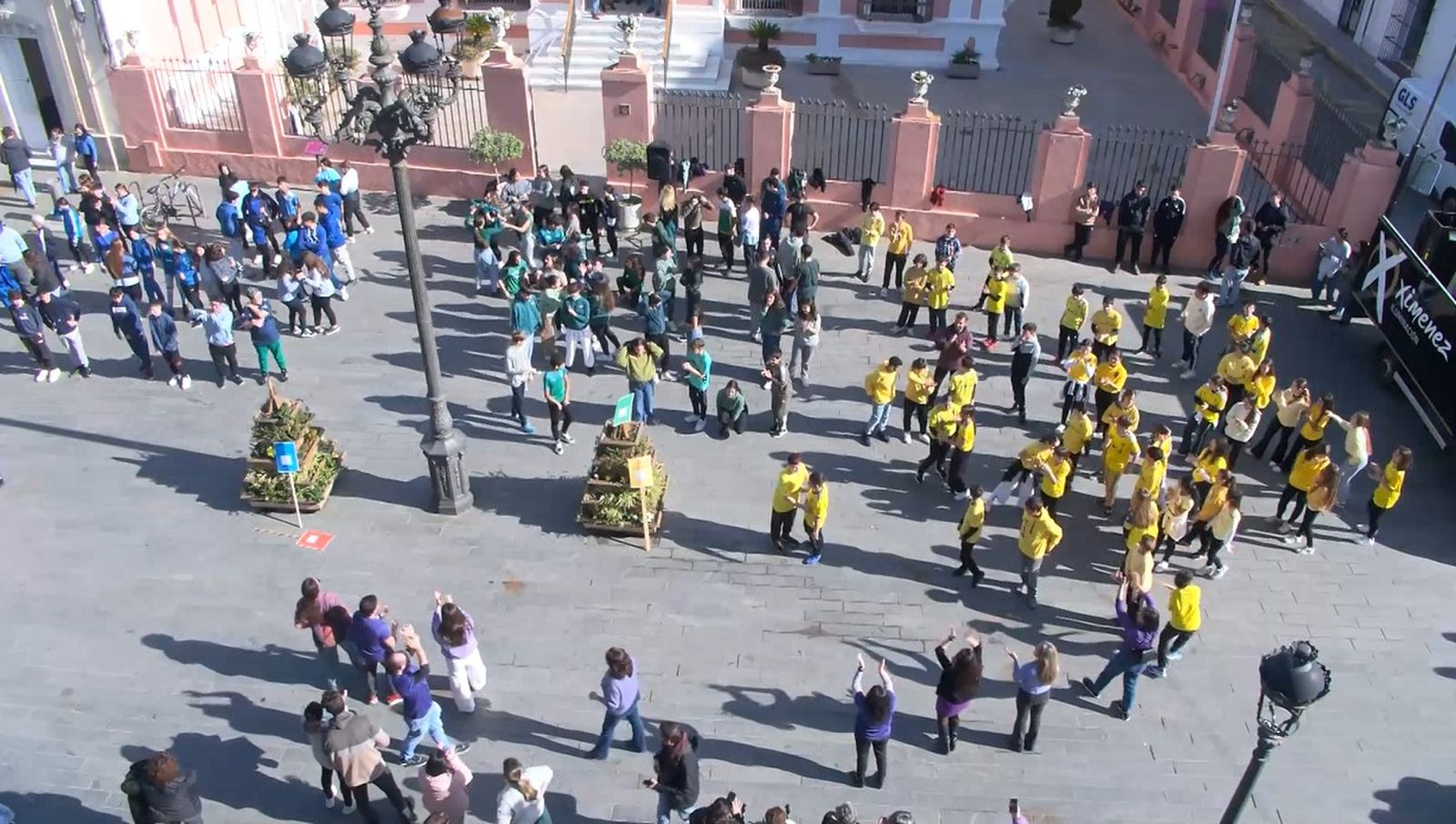 El alumnado del IES La Jarcia protagonizó un flashmob para celebrar el Día de la Francofonía