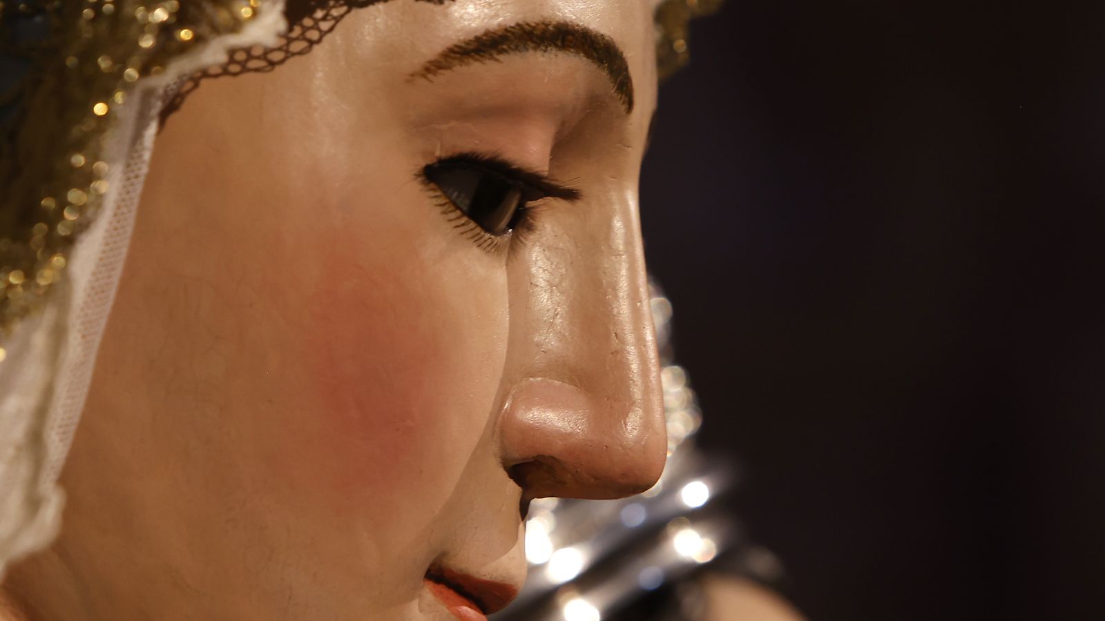 Así lucen las nuevas pestañas de la Virgen de la Paz.