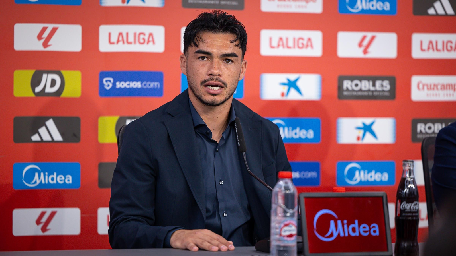 Gabriel Suazo durante su presentación con el Sevilla FC