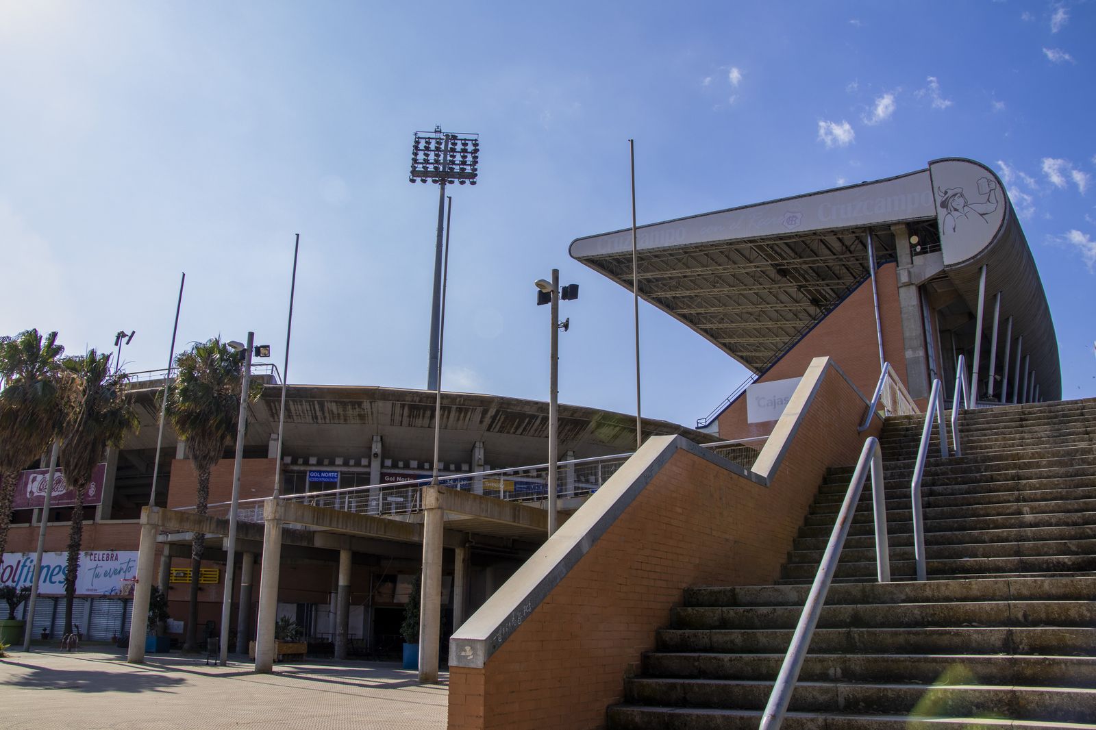 Largas colas en el Nuevo Colombino para las entradas del partido ante el Cacereño