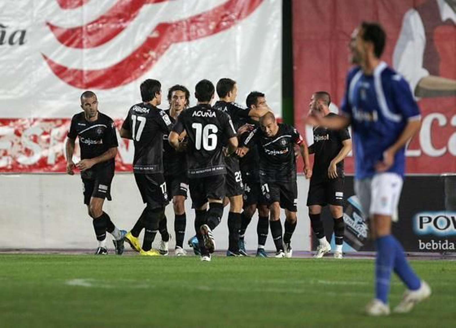 Los jugadores del Decano celebran el tanto del empate. 

Foto: Pascual