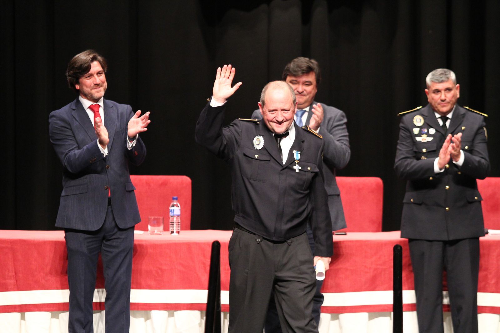 La policía Local entrega las medallas en el día de su patrón