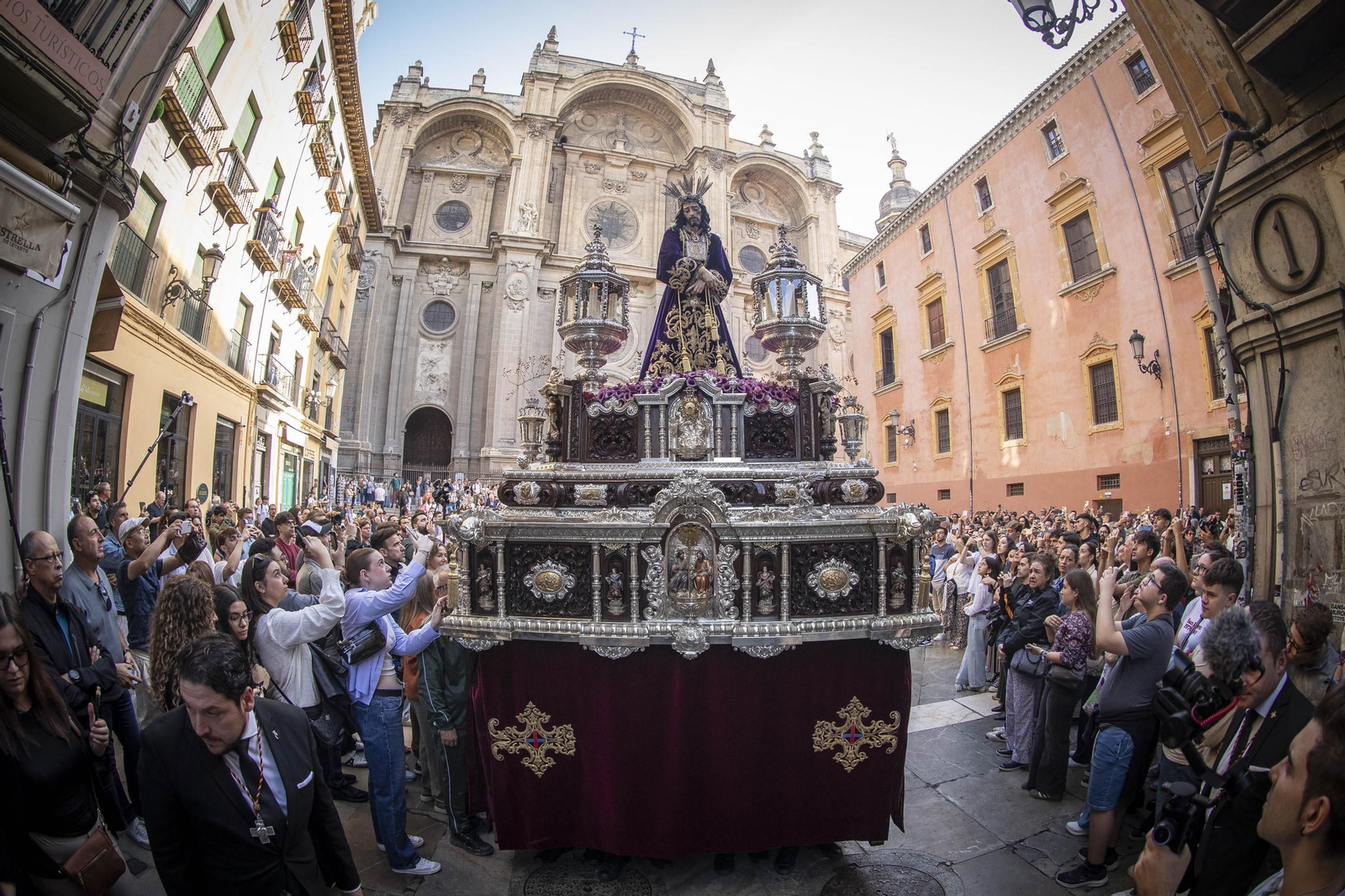 Solemne Procesión Extraordinaria de Alabanza de Nuestro Padre Jesús del Rescate de Granada, Octubre 2025.jpg