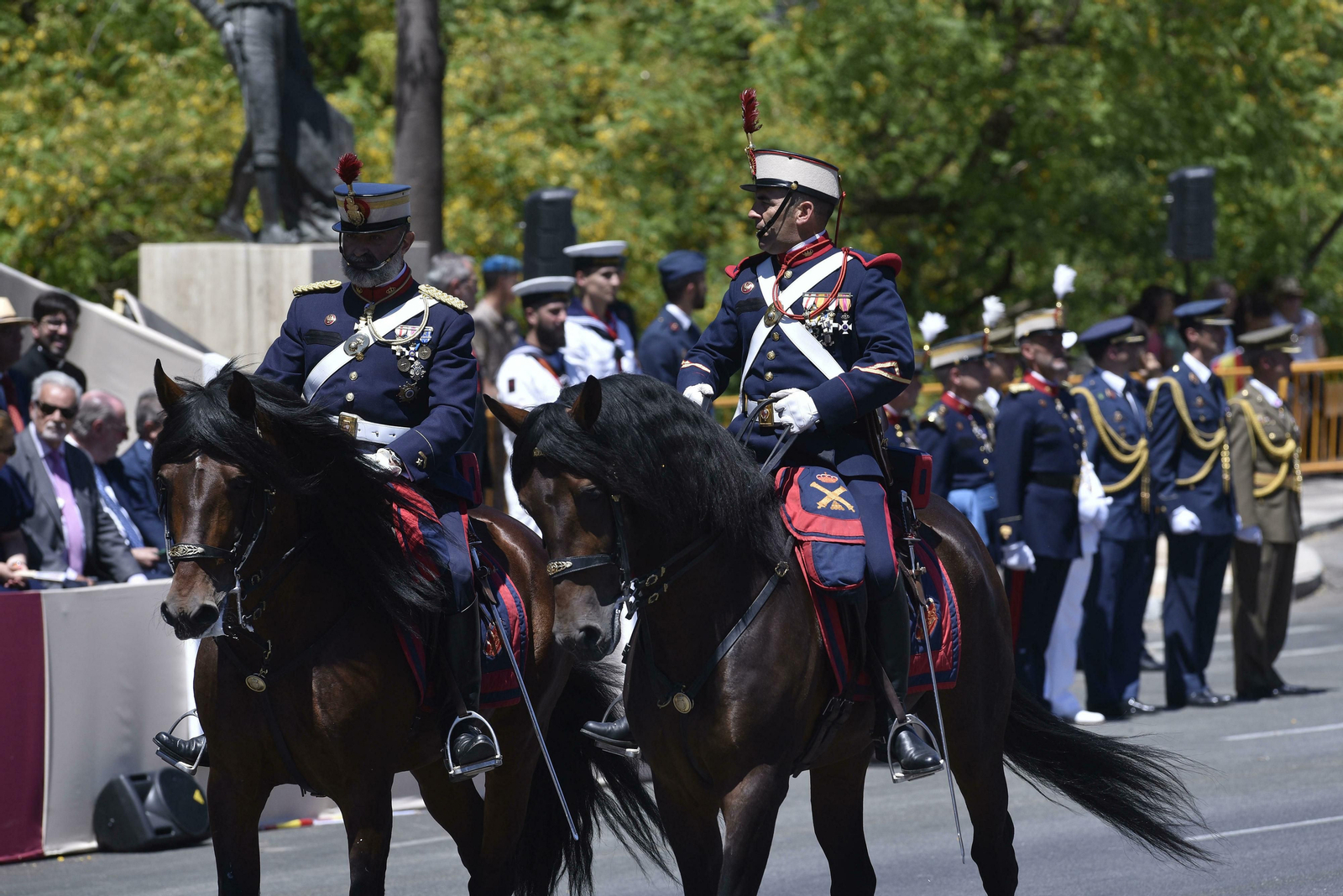 Las imágenes del desfile del Día de las Fuerzas Armadas en Sevilla