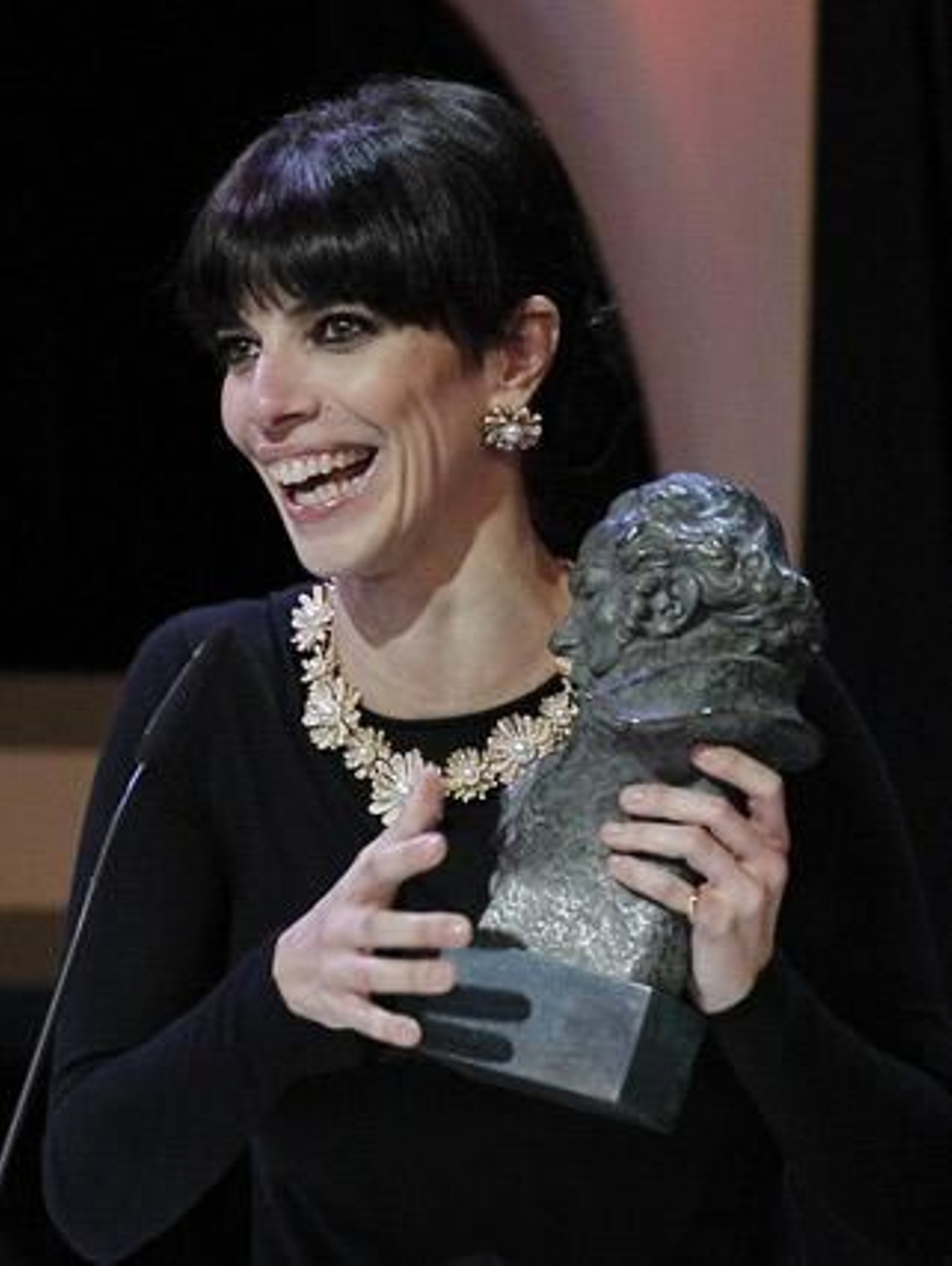 Maribel Verdú, con el Goya a la mejor interpretación femenina protagonista. / EFE