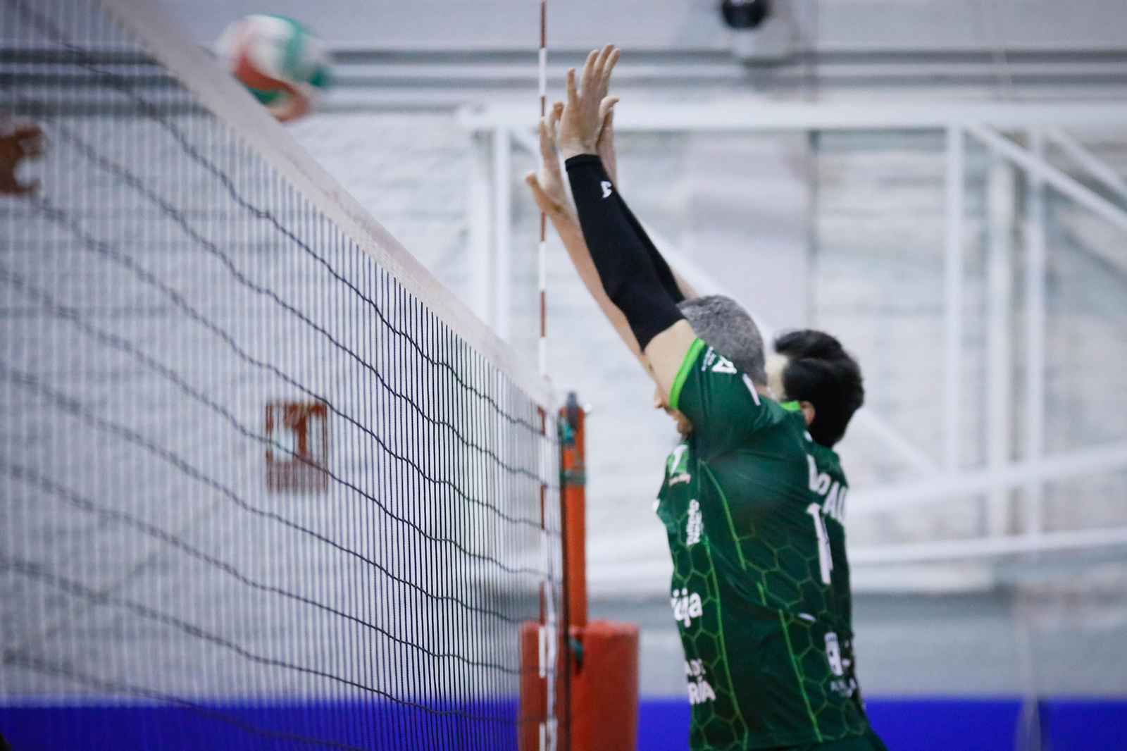 Imágenes del Unicaja Almería frente al conjunto valenciano de voleibol