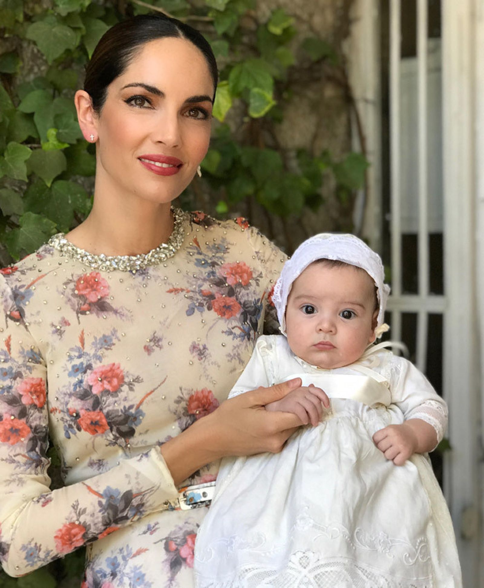 Eugenia Silva bautiza  a su pequeño Jerónimo