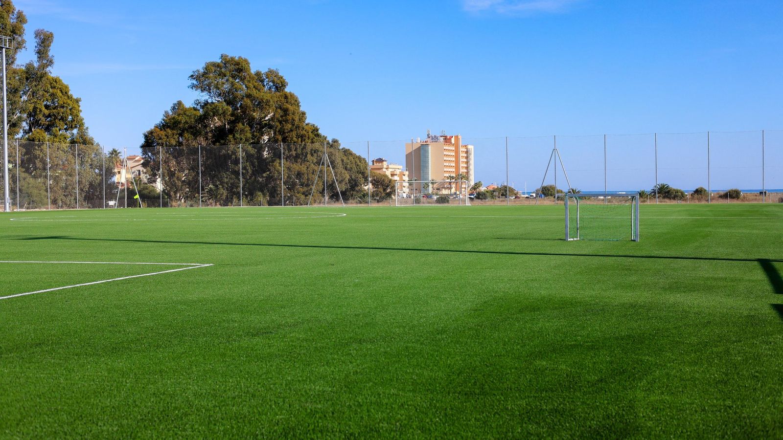 Vista del primer campo de césped artificial.