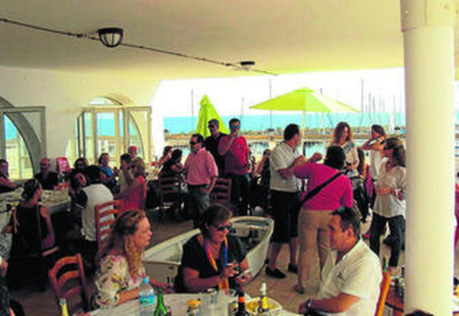 Los asistentes en el Club Náutico de Aguadulce.