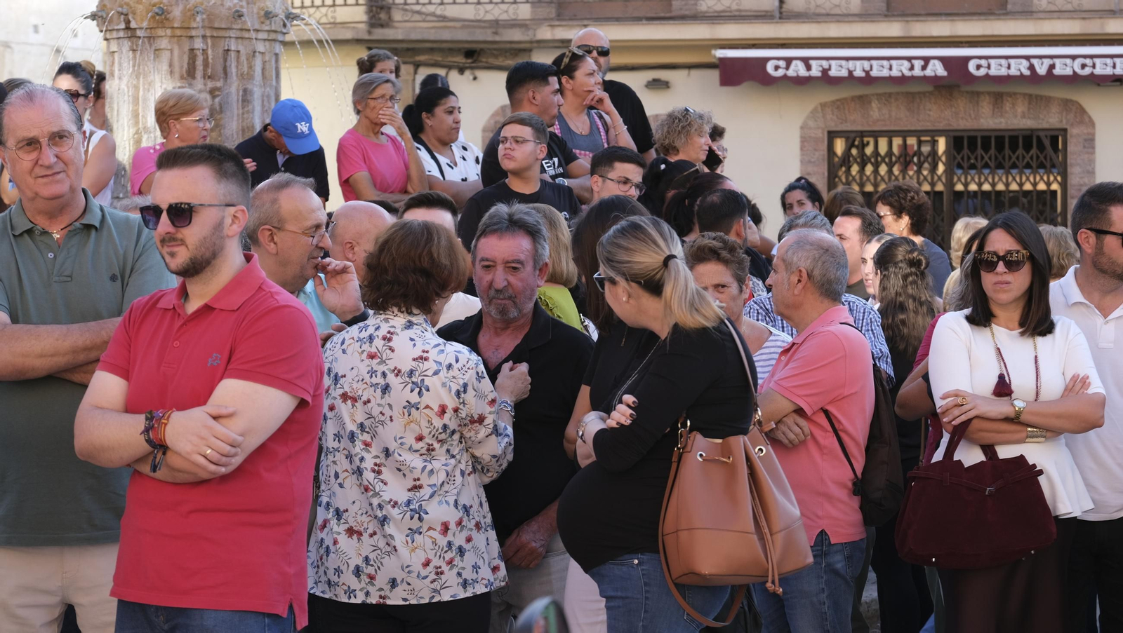 Las fotos de la masiva concentración por el asesinato de Antonio Campos en Berja