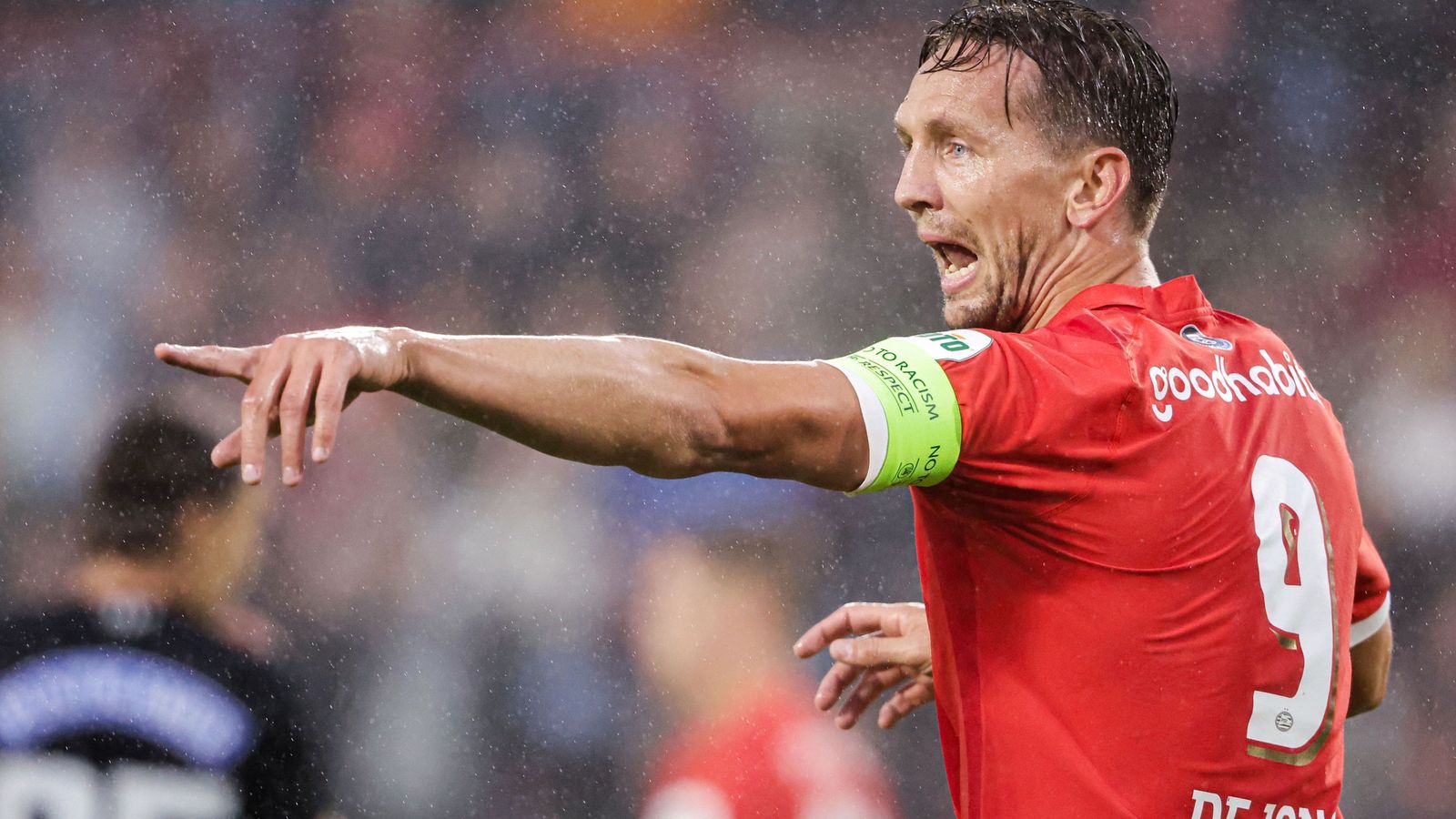 De Jong da instrucciones durante el PSV-Sturm Graz en la previa de Champions.