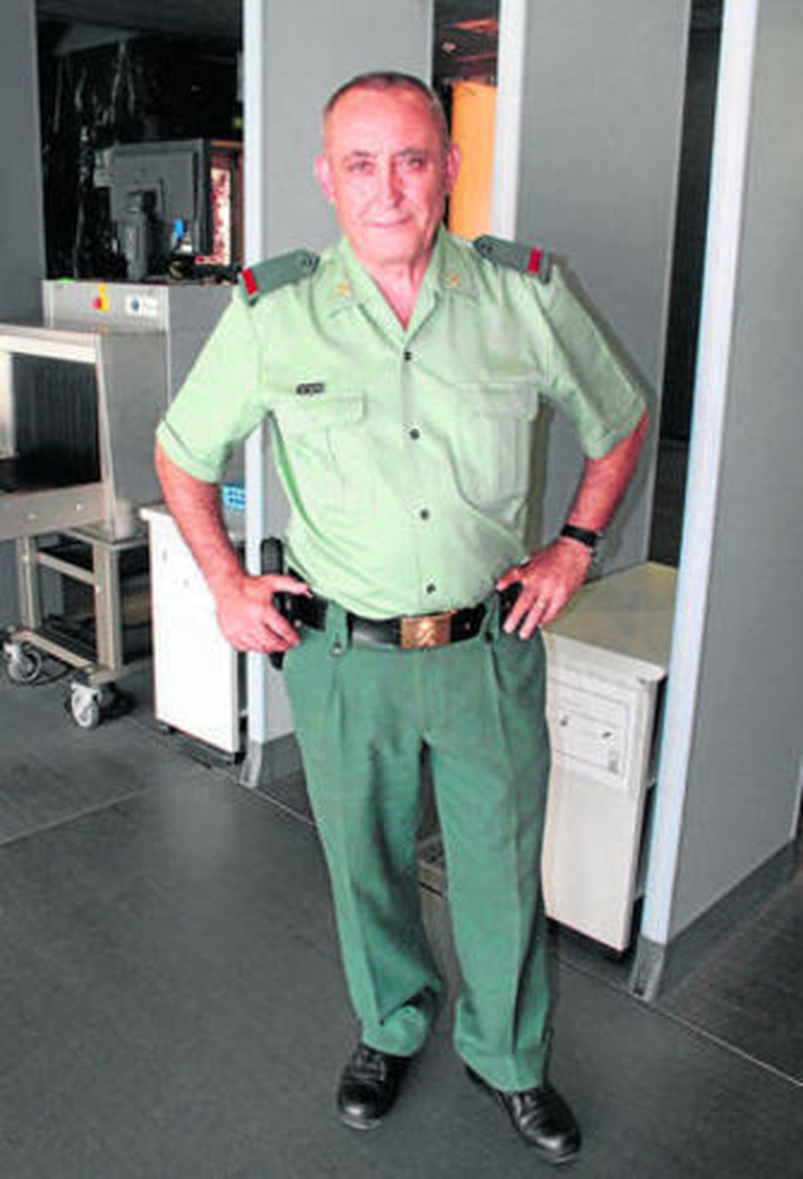 Un agente de la Guardia Civil que presta servicio en la Ciudad de la Justicia.