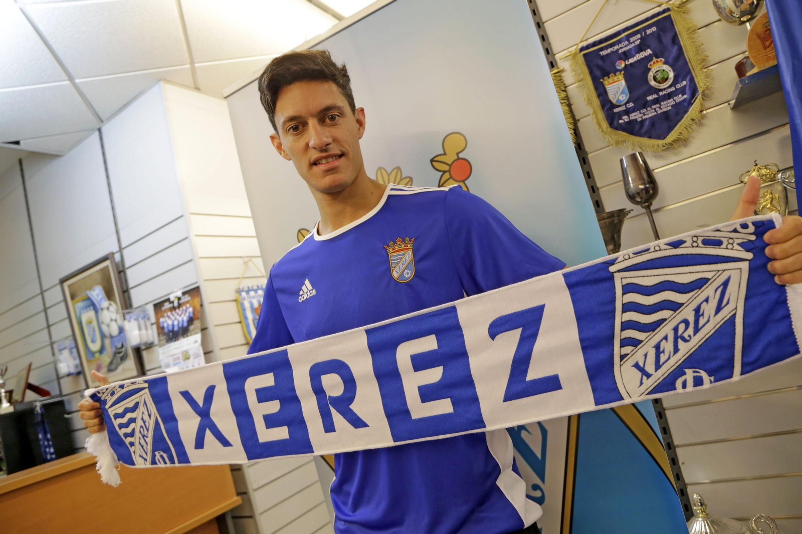 Bruno Montelongo, durante su presentación con el Xerez CD.
