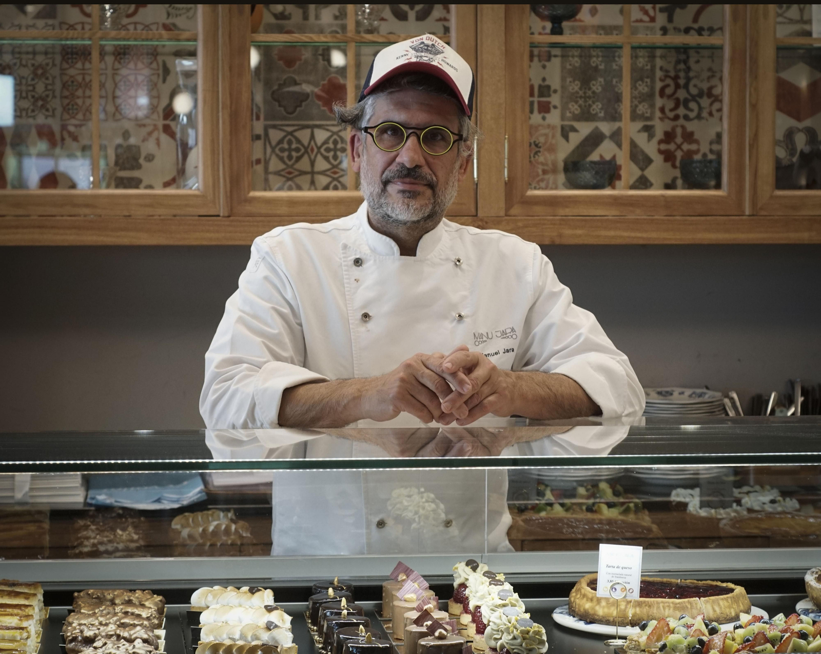 Manu Jara, en una de sus tres tiendas, en El Corte Inglés de la Plaza del Duque.