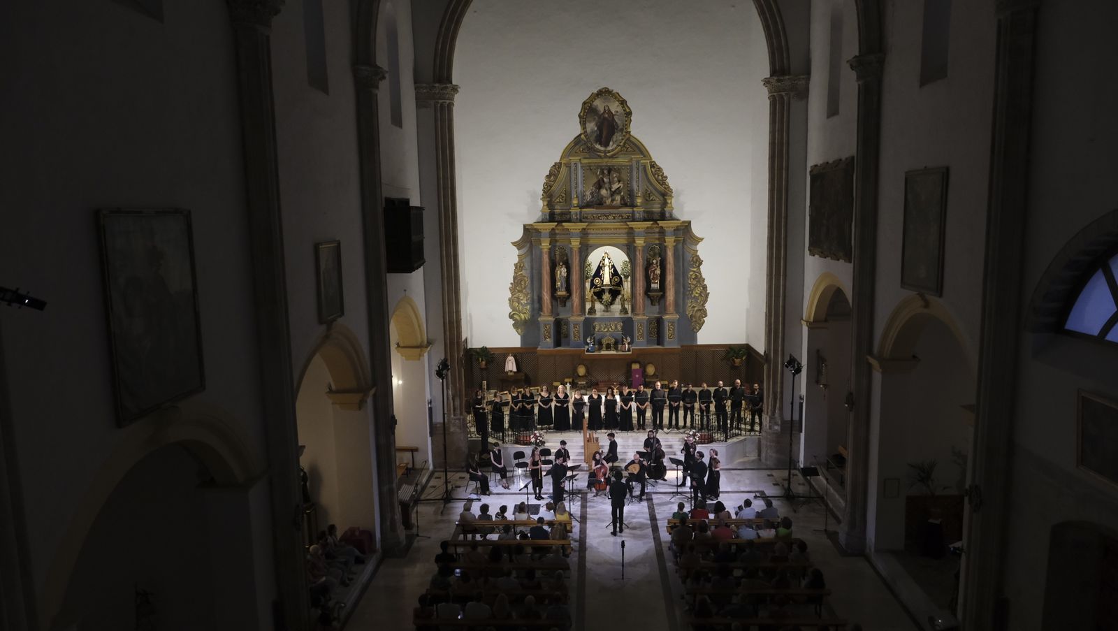 Imágenes de la actuación de Íliber Ensemble y el Coro Tomás Luis de Victoria en el XXI Festival de Música Renacentista y Barroca de Vélez Blanco