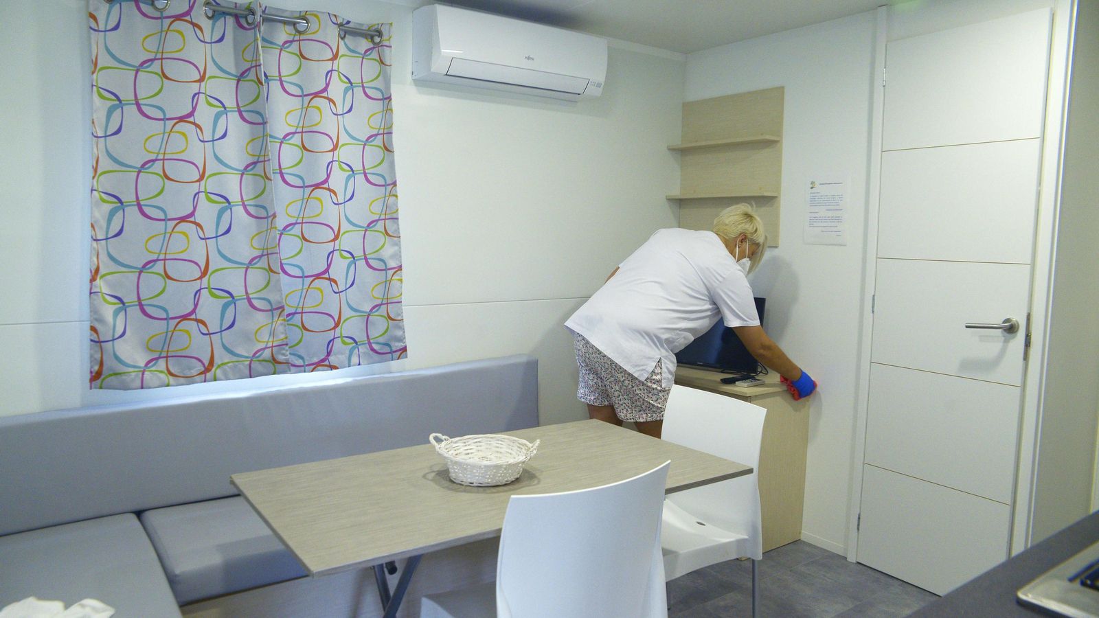 Limpieza y desinfección de un bungalow.