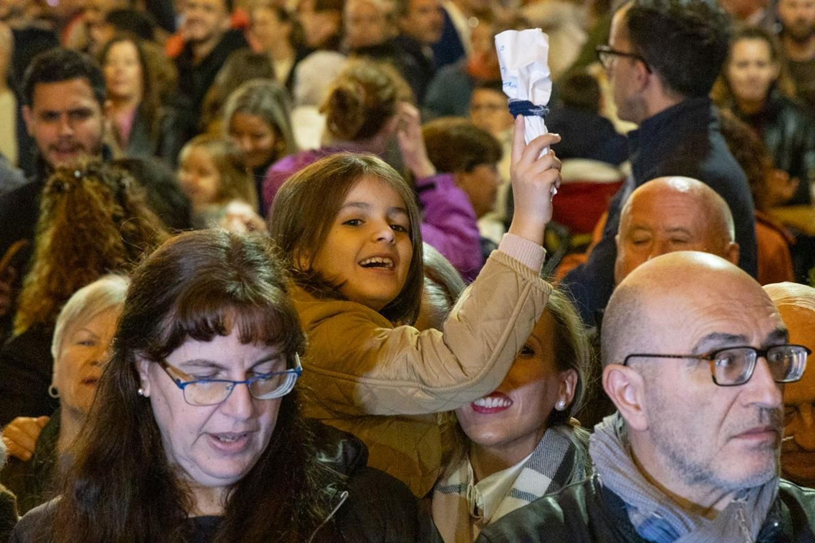 Jaén enciende su Navidad con sus habitantes echados a la calle