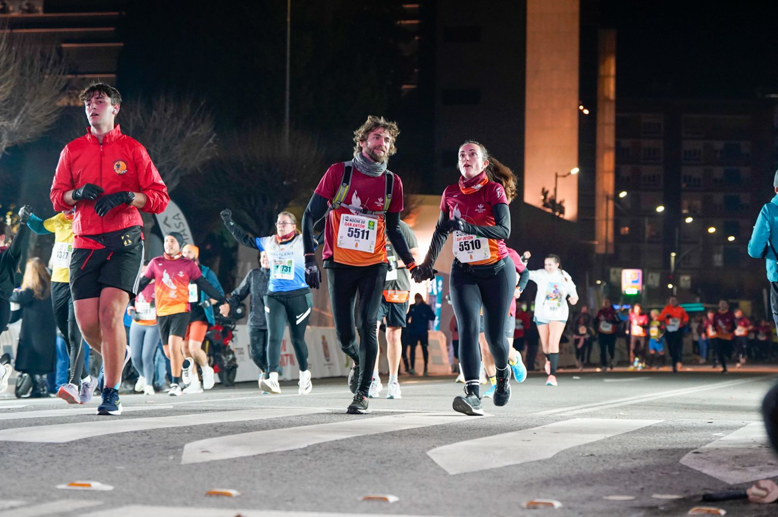 En imágenes: búscate en tu llegada a meta de la Carrera de San Antón 2026 (4)