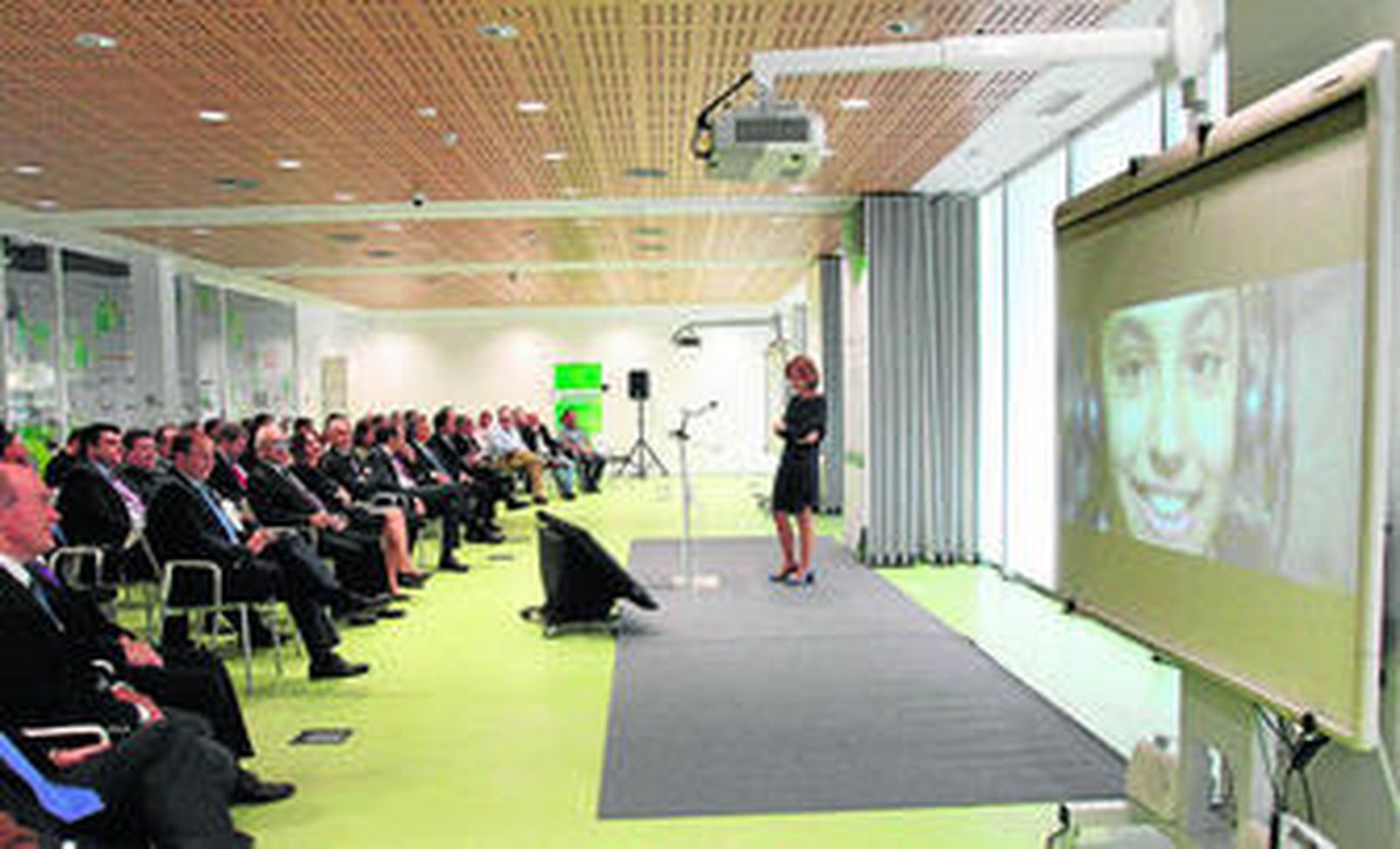 La presidenta de Microsoft Ibérica, Pilar López, en un momento de la conferencia sobre tecnología.