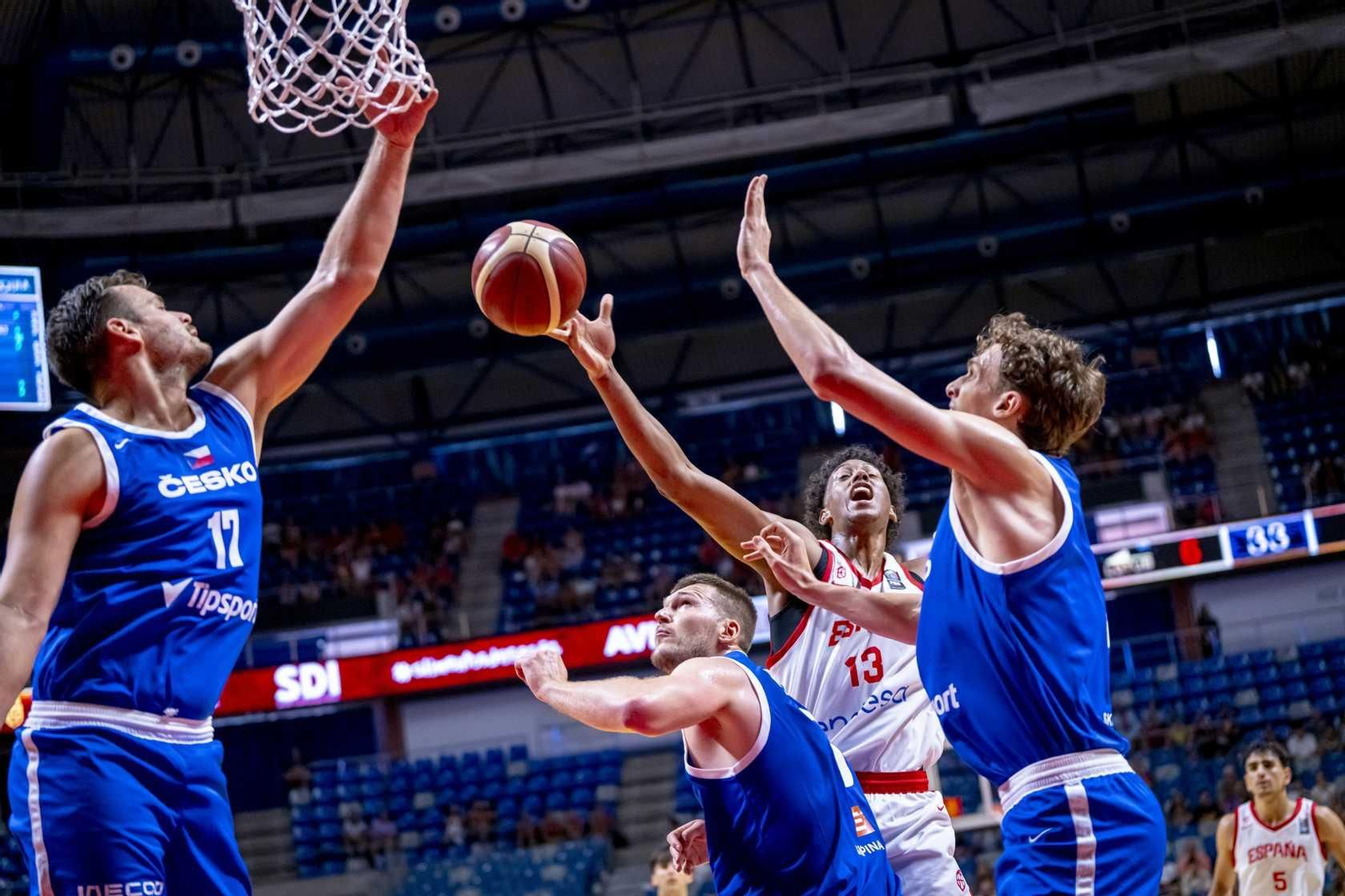 España B-República Checa, en fotos