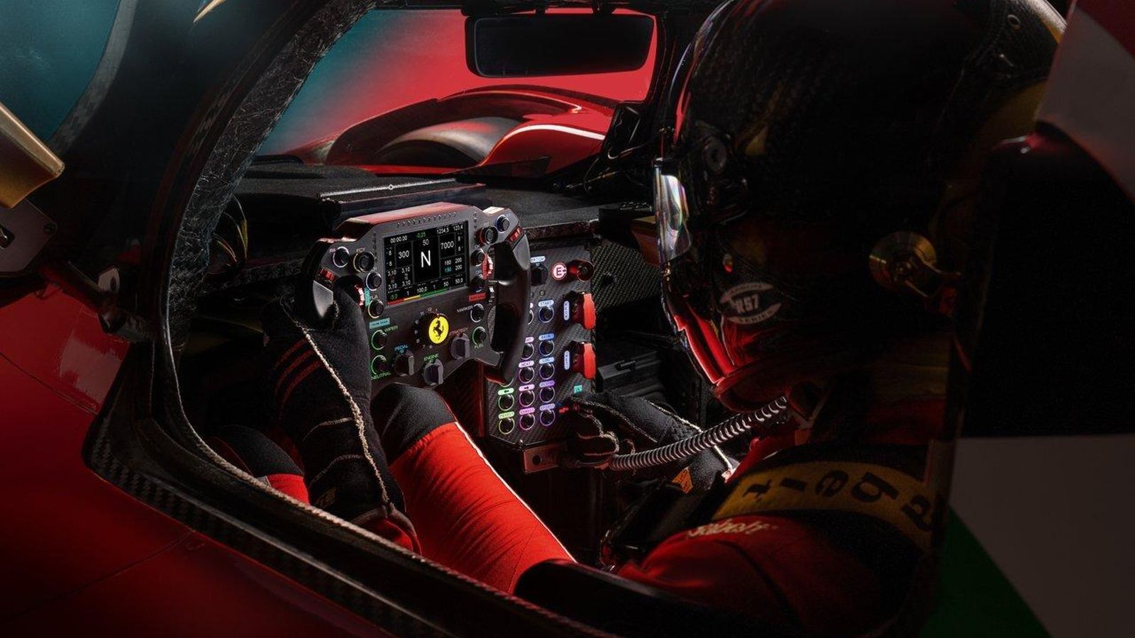 El cockpit es tal cual el del coche de las pruebas de resistencia y exclusivamente monoplaza.