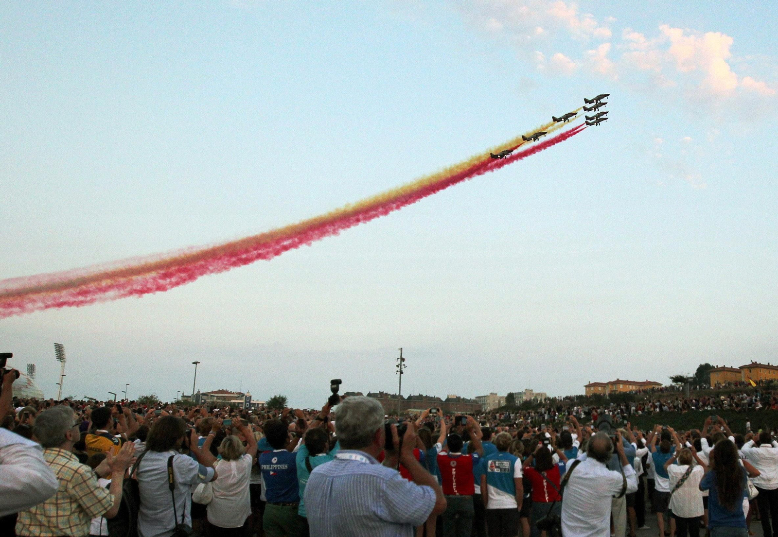 Espectaculares fotos de las acrobacias de la Patrulla Águila: cuatro décadas surcando los cielos