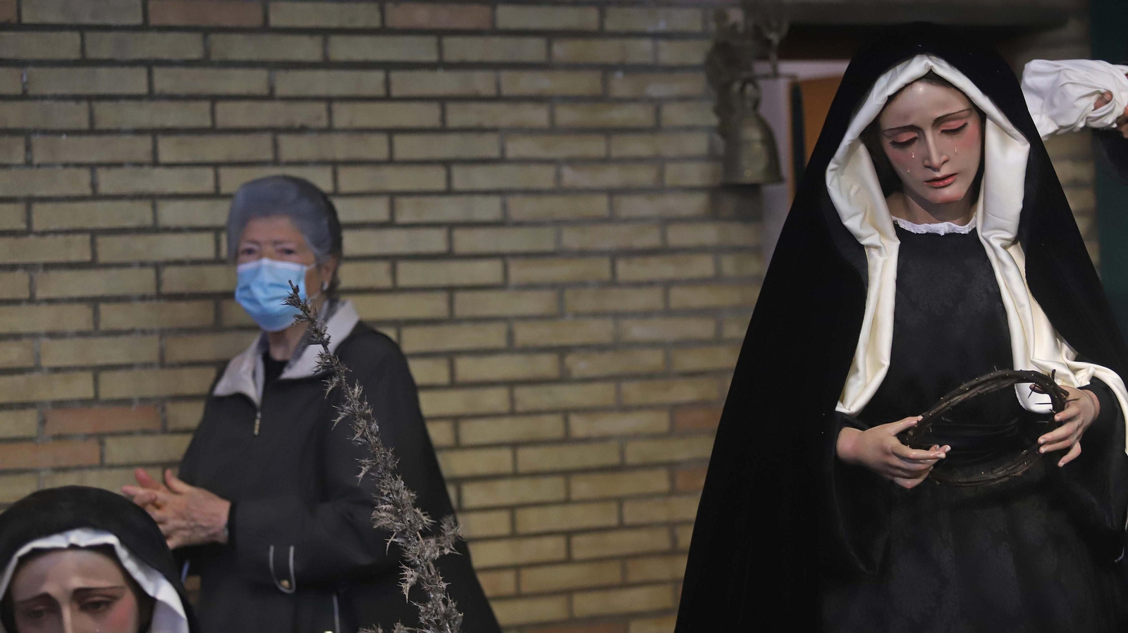 Fotos del Viernes Santo en Algeciras: Mortaja, Misericordia y Santo Entierro