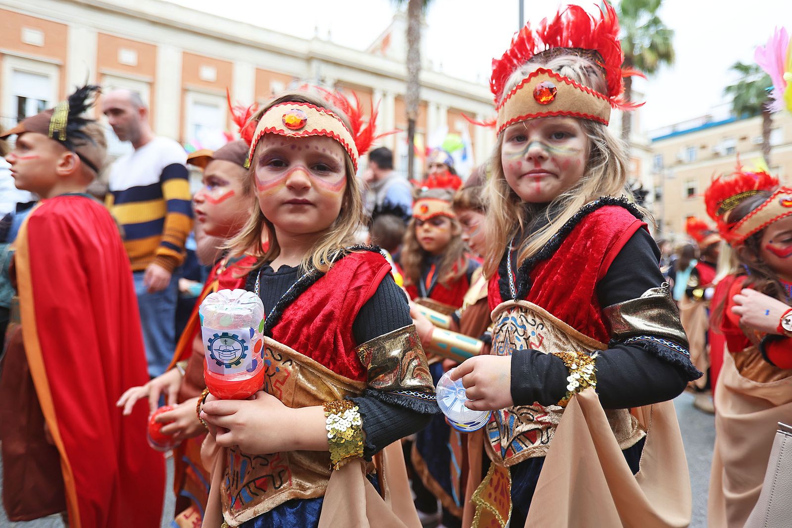 Imágenes del desfile “Un paseo por la historia”  de los niños del colegio Funcadia de Huelva