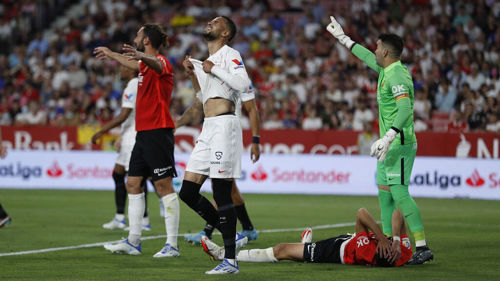 En-Nesyri, en otro gesto de malestar por los remates.